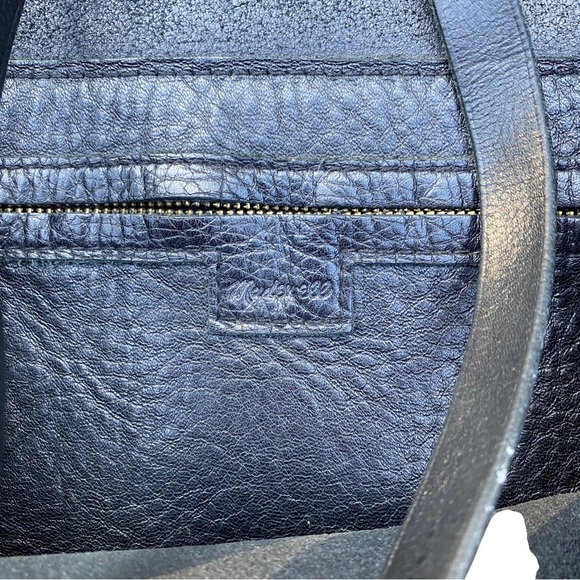Madewell Black Leather traveler Tote with crossbody strap Design minimalist - Picture 5 of 6